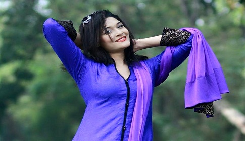 অভিনয় নিয়ে ব্যস্ত সাদিয়া রুবায়েত