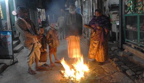 কুয়াশার চাদরে মোড়ানো দক্ষিণ জনপদ