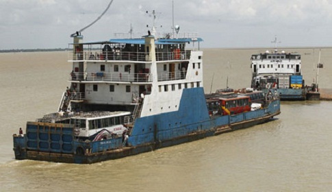 পাটুরিয়ায় ফেরি চলাচল স্বাভাবিক