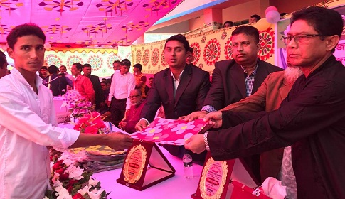 রায়পুরে এসএসসি পরীক্ষার্থীদের মাঝে ছাত্রলীগের শিক্ষা সামগ্রী বিতরণ