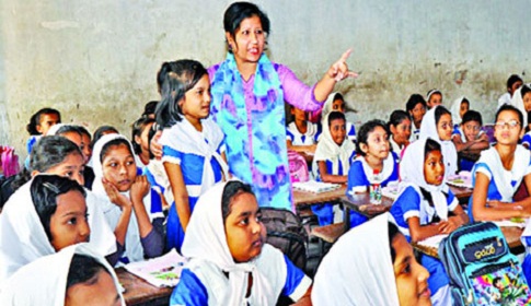 প্রাথমিক বিদ্যালয়ে ৬৩ শতাংশেরও বেশি নারী শিক্ষক