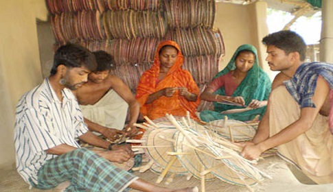 পাখা পল্লীর কারিগরদের দিন-রাত ব্যস্ততা