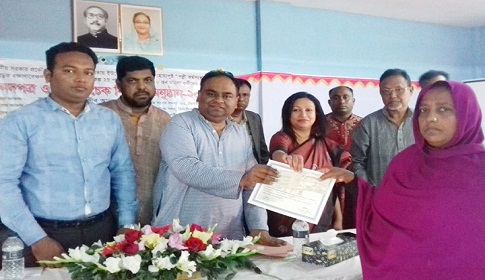 ঝিনাইদহে ১৭০ নারী কর্মীদের সনদপত্র চেক বিতরণ