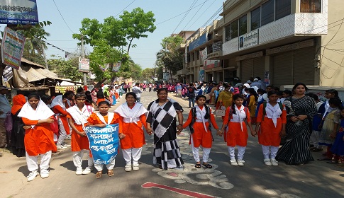 বাগেরহাটে নিরাপদ সড়কের দাবিতে মানববন্ধন