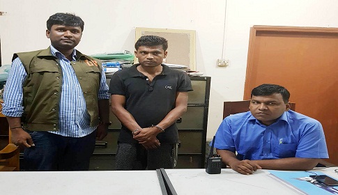 সাংবাদিকের ছিনতাই হওয়া ক্যামেরাসহ ছিনতাইকারী গ্রেফতার