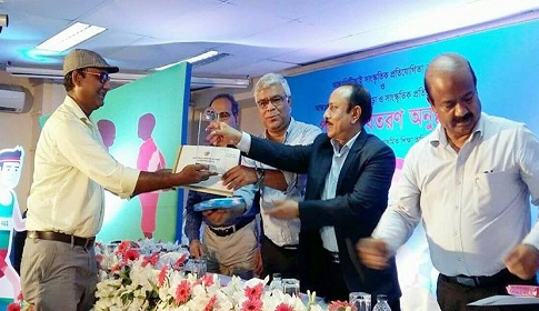 চিত্রাঙ্কন প্রতিযোগিতায় জাতীয় পর্যায়ে প্রথম হলেন শেরপুরের শাহীন