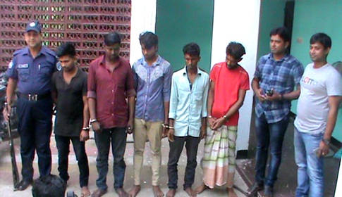 চলন্ত বাসে পোশাক শ্রমিককে গণধর্ষণ, আটক ৭