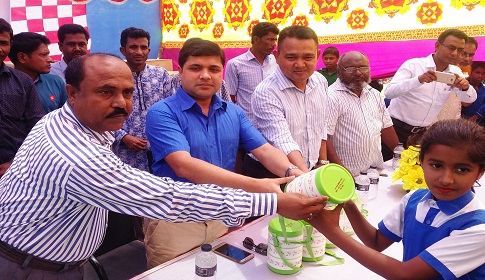 নকলায় টিফিন বক্স বিতরণ ও মা সমাবেশ