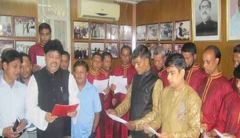 মৌলভীবাজারে শপথ নিলেন পরিবহন শ্রমিক ইউনিয়নের নবগঠিত কমিটির নেতারা