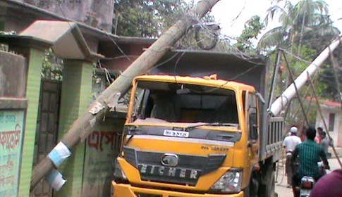 ধামরাইয়ে বৈশাখী ঝড়ে ব্যাপক ক্ষতি