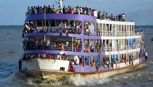 ঝড়ে ৪শ’ যাত্রী নিয়ে আটকা পড়লো লঞ্চ