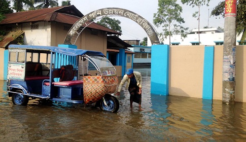 টানা বৃষ্টিতে হবিগঞ্জ শহরে জলাবদ্ধতা, দুর্ভোগে শহরবাসী