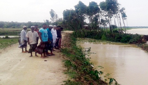 দায়সারা কাজ করে বাঁধের টাকা আত্মসাতের অভিযোগ