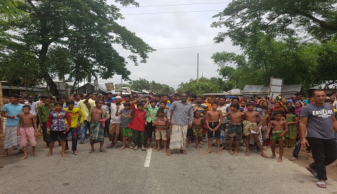 জামালপুরে গার্মেন্টস কর্মী হত্যার প্রতিবাদে সড়ক আবরোগাড়ী ভাংচুর, আটক ১