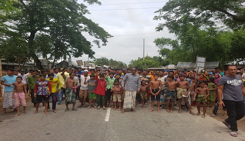 জামালপুরে গার্মেন্টস কর্মী হত্যার প্রতিবাদে সড়ক আবরোগাড়ী ভাংচুর, আটক ১ 