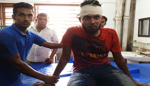 মাগুরায় পুলিশ সদস্যর উপর হামলা