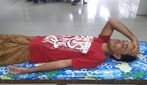 আমতলীতে জমি নিয়ে বিরোধে হামলায় আহত ৬