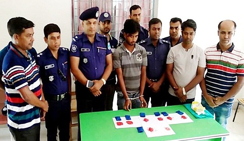 কালকিনিতে ১৫শ পিচ ইয়াবাসহ মাদক বিক্রেতা আটক