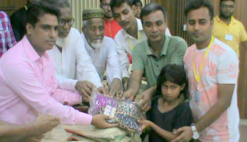 ধামরাইয়ে ৩৫৮ সুবিধা বঞ্চিত শিক্ষার্থী শিশুদের ঈদের নতুন জামা বিতরণ