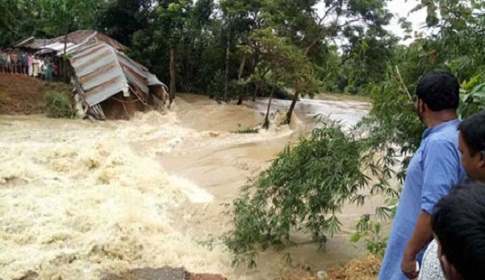 মুহুরী নদীর বাঁধ ভেঙে ১১ গ্রাম প্লাবিত