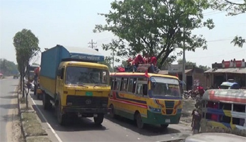 ঢাকা-চট্রগ্রাম মহাসড়কে ৭ কি. মি. যানজট