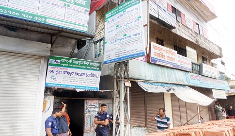 দিনাজপুরে ভুল চিকিৎসায় প্রসূতির মৃত্যু, ক্লিনিক ভাংচুর