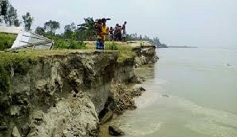 শাহজাদপুরে যমুনার ভাঙনে আতংকিত এলাকাবাসী