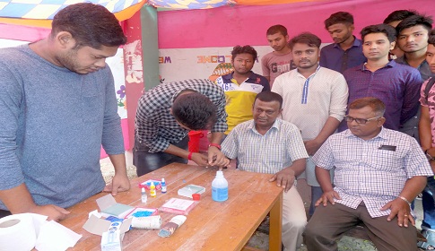 ফুলবাড়ীতে শিক্ষার্থীদের মাঝে বিনামূল্যে রক্তের গ্রুপ সনাক্তকরণ