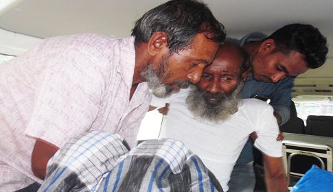 হাসপাতালে পড়ে থাকা কে এই বৃদ্ধ?