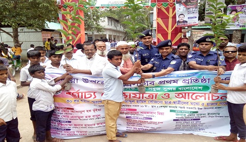 কেন্দুয়ায় উপজেলা প্রেসক্লাবের আয়োজনে ছাত্র-ছাত্রীদের মাঝে ৫ হাজার গাছের চারা বিতরণ