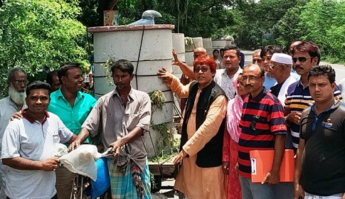 বড়াইগ্রামে বিনামূল্যে স্যানিটেশন সামগ্রী বিতরণ