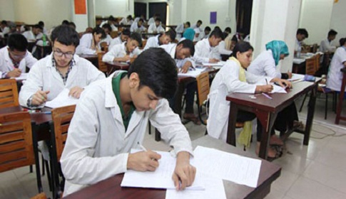 সরকারি মেডিকেল কলেজে বাড়ছে ৫০০ আসন