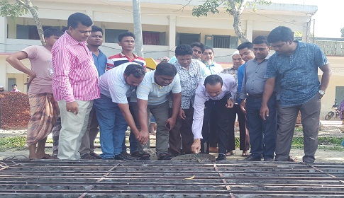 কেন্দুয়ায় আশ্রয়ন- ২ প্রকল্পের অধিনে গৃহনির্মাণ সামগ্রীর কাজের উদ্বোধন