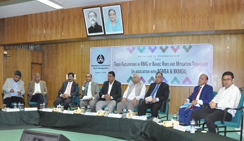 ‘পোশাক খাতের অর্থায়নে বড় বাধা বিলম্ব রফতানি’