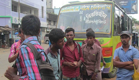 সড়কে বাড়ছে মিনিবাস, কমছে সিএনজি অটোরিক্সা