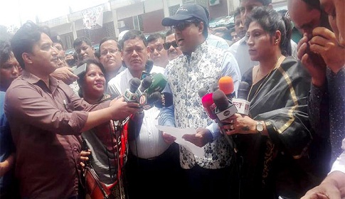 বাজার ঘুরে মেয়র বললেন পেঁয়াজের দাম স্থিতিশীল