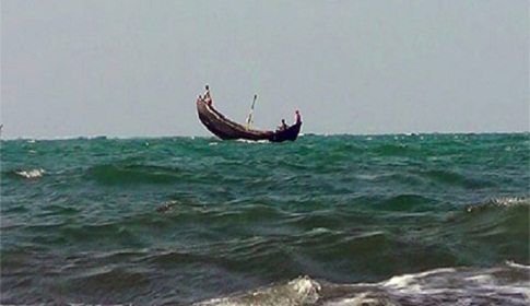১৭ মাঝি-মাল্লা নিয়ে ভারতে ভেসে গেল ট্রলার