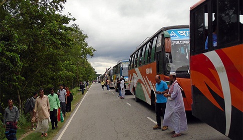 পারের অপেক্ষা শেষ হচ্ছে না দৌলতদিয়ায়
