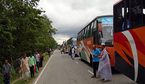 পারের অপেক্ষা শেষ হচ্ছে না দৌলতদিয়ায়