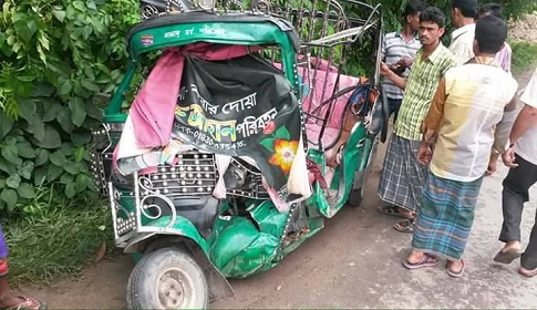 নোয়াখালীতে অটোরিকশা-পিকআপ সংঘর্ষে নিহত ৩
