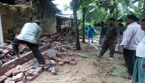 পত্নীতলায় সরকারের বন বিভাগের জমি জবর দখলের চেষ্টা!