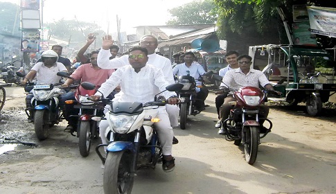 রাণীনগরে আ.লীগের মনোনয়ন প্রত্যাশী হেলালের মটরসাইকেল শোডাউন