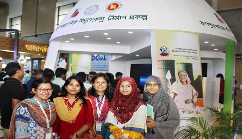 বসুন্ধরা কনভেনশন সিটি মেলায় রূপপুর পারমাণবিক বিদ্যুৎকেন্দ্র নিয়ে দর্শনার্থীদের ব্যাপক আগ্রহ