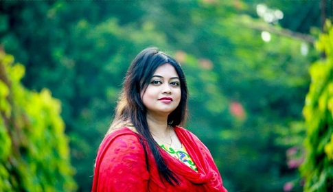 ‘চিরকুটের গান’ নিয়ে ভক্তদের মাঝে ফিরলেন লায়লা তাজনূর