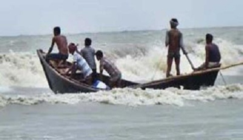 বঙ্গোপসাগরে আড়াইশ জেলেসহ ১৫ ট্রলার ডুবি