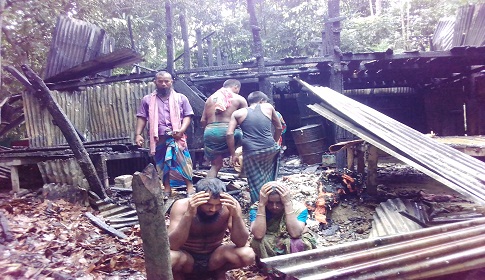 গলাচিপায় বসত ঘর পুড়ে ছাই, আহত ১