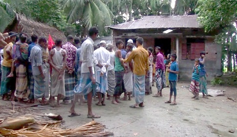 ঘরে ঢুকে স্বজনদের বেঁধে দুই বোনকে ধর্ষণ