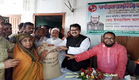 রাণীনগরের ৮ ইউনিয়নে ভিজিডি’র চাল বিতরণ