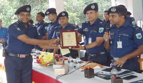আব্দুল হাই নিউটন নওগাঁ জেলার শ্রেষ্ঠ অফিসার ইনচার্জ