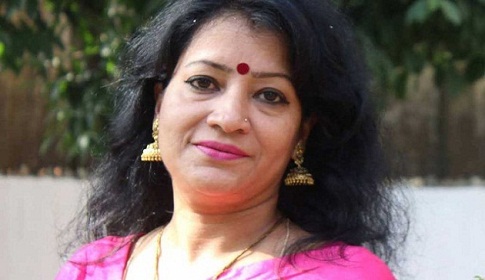 স্বেচ্ছায় ভারতে, সাজালো অপহরণ নাটক